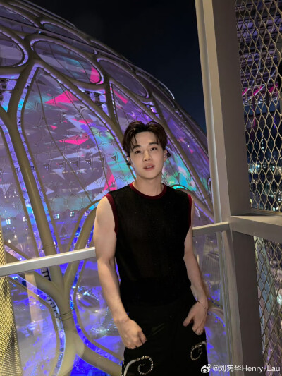 刘宪华Henry-Lau：
#微博演出季##生活有星意# ​