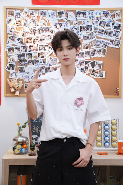 黄明昊