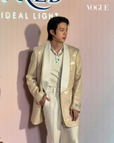 250313
voguethailand ins更新硕珍相关