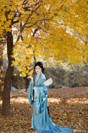 #北京约拍#  

“秋天便是第二个春天 ”

摄影:  @格宝儿_ 
汉服：@乔织原创汉服设计 

#汉服摄影##古风写真##格宝客片##北京的秋天##战国袍##北京汉服约拍##古风摄影##遇见美好##氛围感##银杏写真##喜欢拍照也喜欢你# ​​​