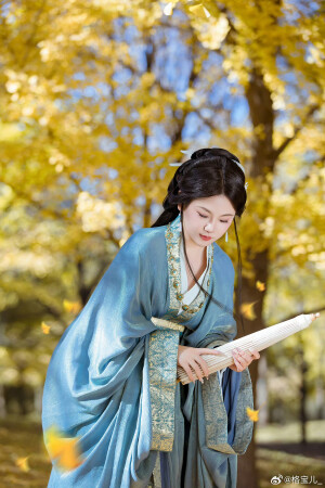 #北京约拍#  

“秋天便是第二个春天 ”

摄影:  @格宝儿_ 
汉服：@乔织原创汉服设计 

#汉服摄影##古风写真##格宝客片##北京的秋天##战国袍##北京汉服约拍##古风摄影##遇见美好##氛围感##银杏写真##喜欢拍照也喜欢你# ​​​
