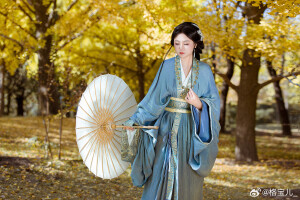 #北京约拍#  

“秋天便是第二个春天 ”

摄影:  @格宝儿_ 
汉服：@乔织原创汉服设计 

#汉服摄影##古风写真##格宝客片##北京的秋天##战国袍##北京汉服约拍##古风摄影##遇见美好##氛围感##银杏写真##喜欢拍照也喜欢你# ​​​