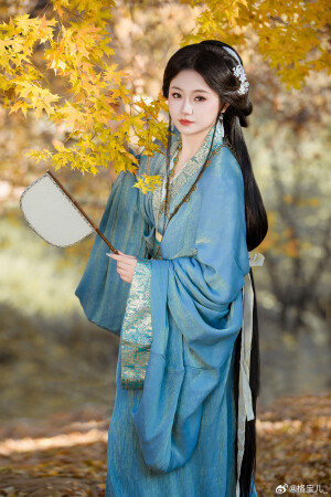 #北京约拍#  

“秋天便是第二个春天 ”

摄影:  @格宝儿_ 
汉服：@乔织原创汉服设计 

#汉服摄影##古风写真##格宝客片##北京的秋天##战国袍##北京汉服约拍##古风摄影##遇见美好##氛围感##银杏写真##喜欢拍照也喜欢你# ​​​
