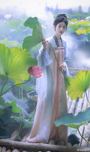 如日光明媚

出镜@赵晴HT 
摄影@夏弃疾_回乡冲浪版