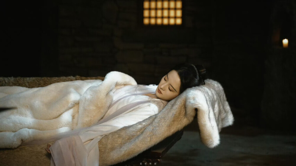 李沁｜七夜雪 薛紫夜 ​​​
cr@虚拟映射