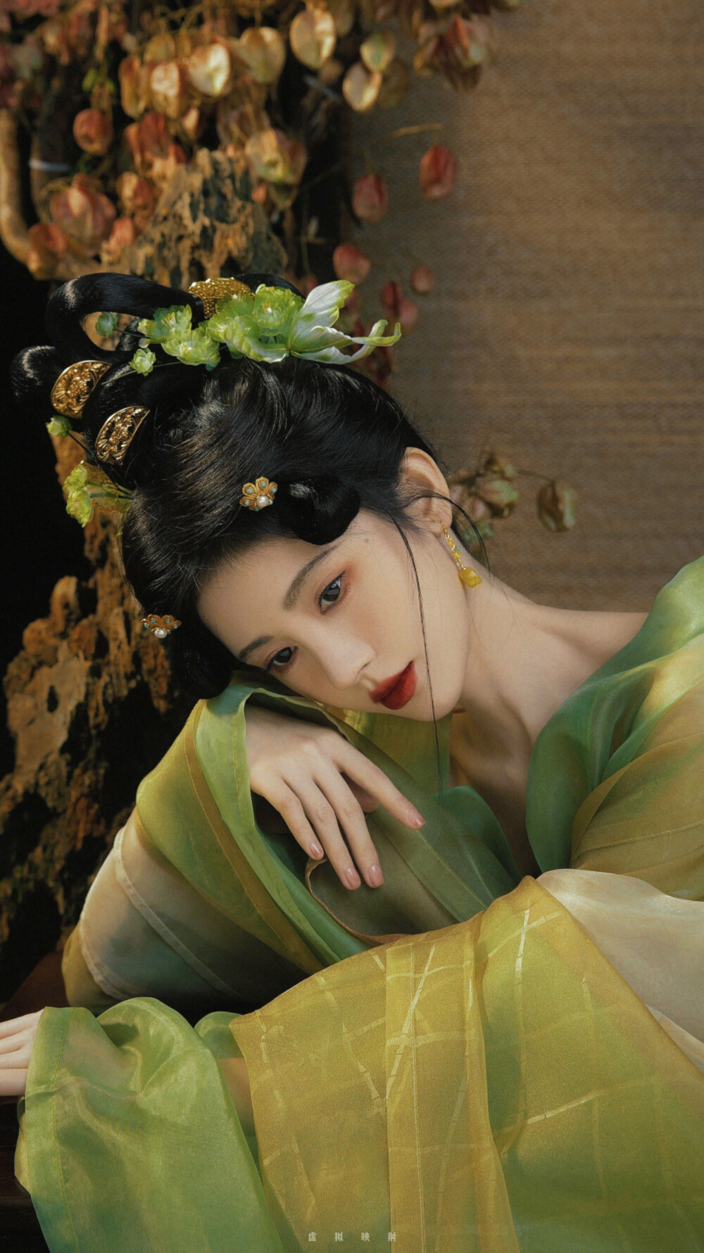 鞠婧祎｜壁上观 ​​​
cr@虚拟映射