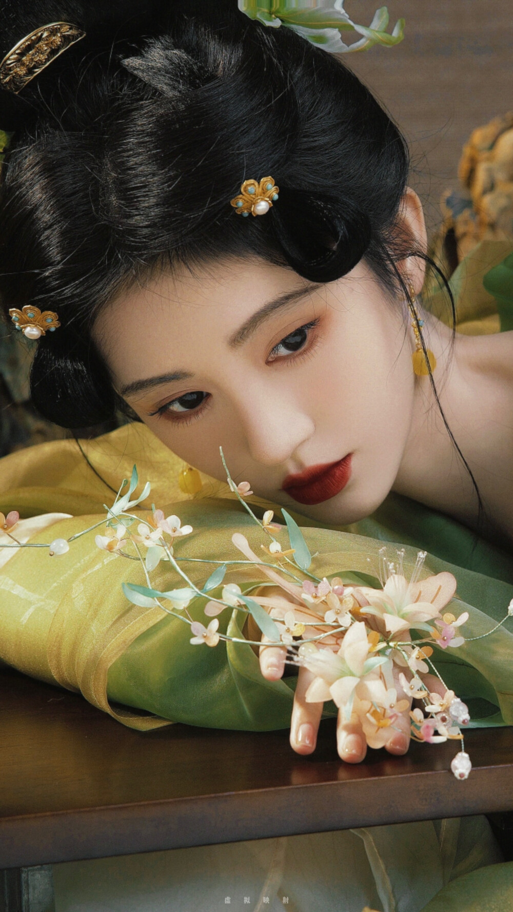 鞠婧祎｜壁上观 ​​​
cr@虚拟映射