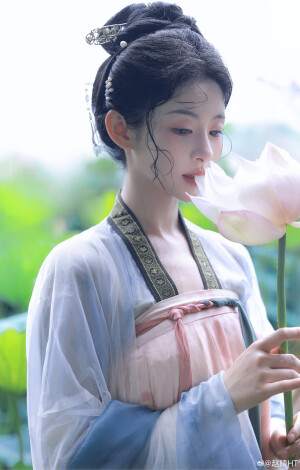 如日光明媚

出镜@赵晴HT 
摄影@夏弃疾_回乡冲浪版