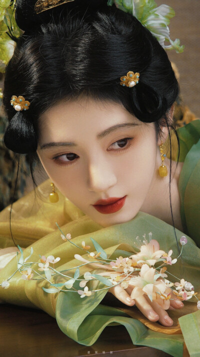 鞠婧祎｜壁上观 ​​​
cr@虚拟映射