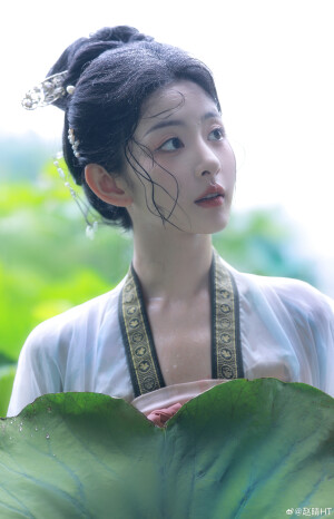 如日光明媚

出镜@赵晴HT 
摄影@夏弃疾_回乡冲浪版