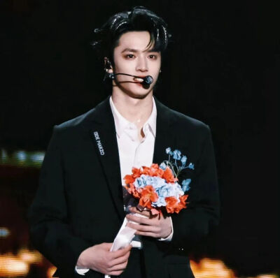 2025年好看新年男头像礼貌九张