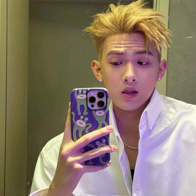 2025年好看新年男头像礼貌九张