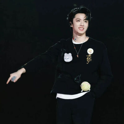 2025年好看新年男头像礼貌九张