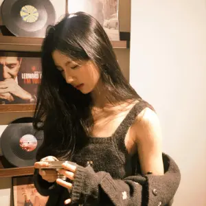 -  ʸᵒᵘ ᶜᵃⁿ'ᵗ ᵍⁱᵛᵉ ⁱⁿ ᵗᵒ ˡⁱᶠᵉ ʷⁱᵗʰᵒᵘᵗ ᵗʳʸⁱⁿᵍ. -
 总不能还没努力就向生活妥协吧