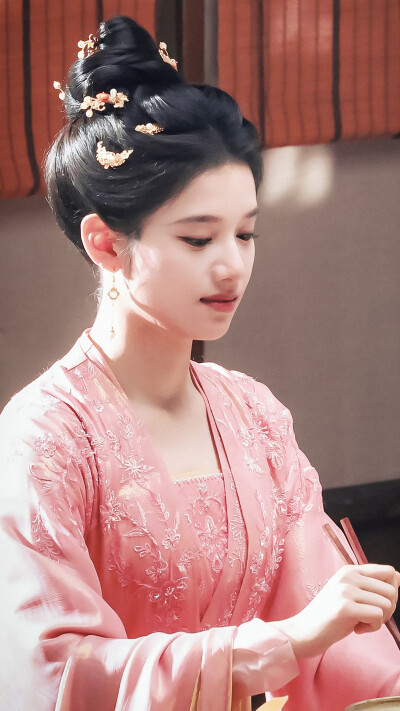 梦花廷 张婧仪