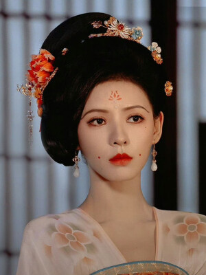 掌心 霓裳 张予曦