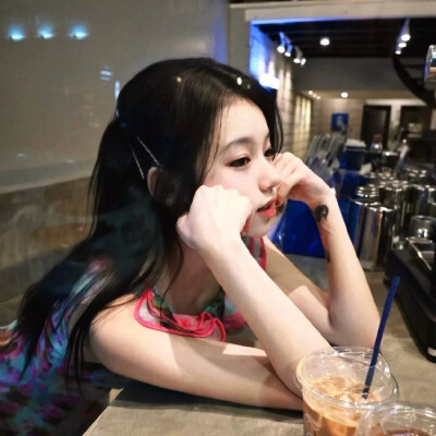 权威女头故事感