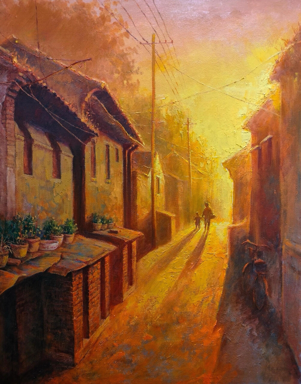 小巷深处，夕阳似金色流彩。屋顶的旧瓦，墙沿的盆栽，都沉浸在这金黄里。电线如记忆的丝线，纵横交错。大人牵着孩子，身影被余晖拉长，这是生活的画卷，晕染着平凡又珍贵的美好。