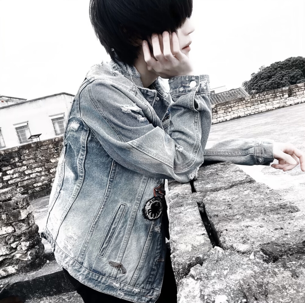 自截男头 拿图点赞关注