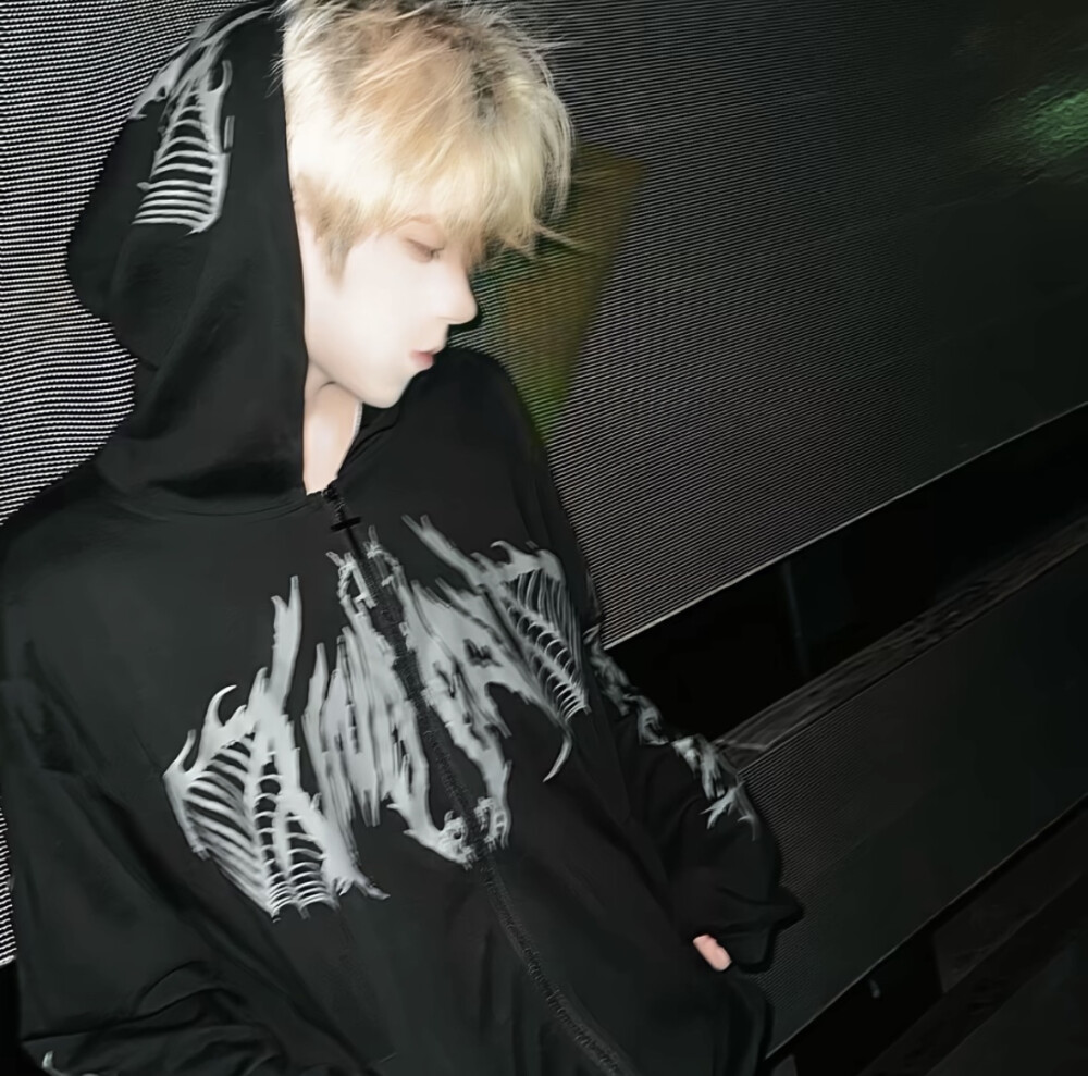 自截男头 拿图点赞关注