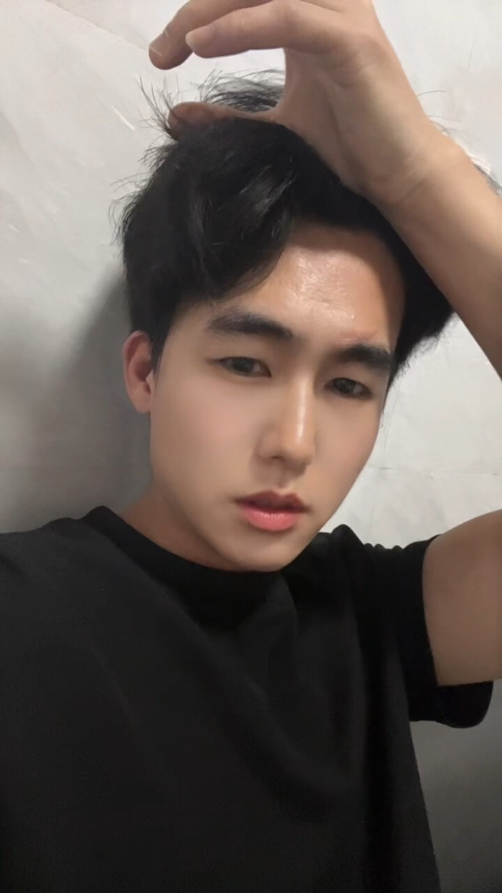 龙国兵的伤感头像黎平县水口镇网红男生头像黑白头像黎平网红博艺机械