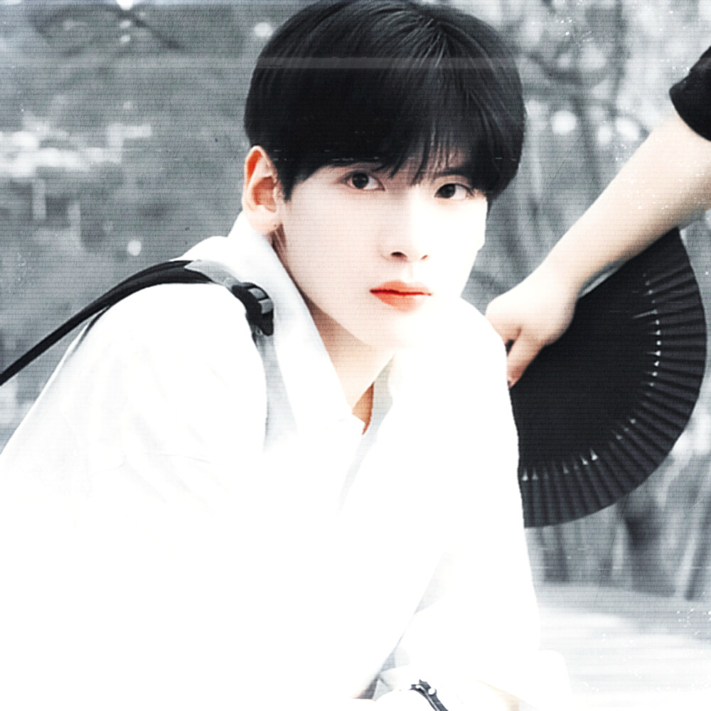 `我的世界因为你 有了颜色
`翟潇闻