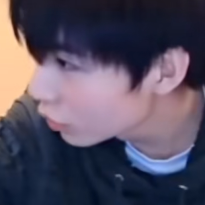 我的双眼被水蒙蔽。