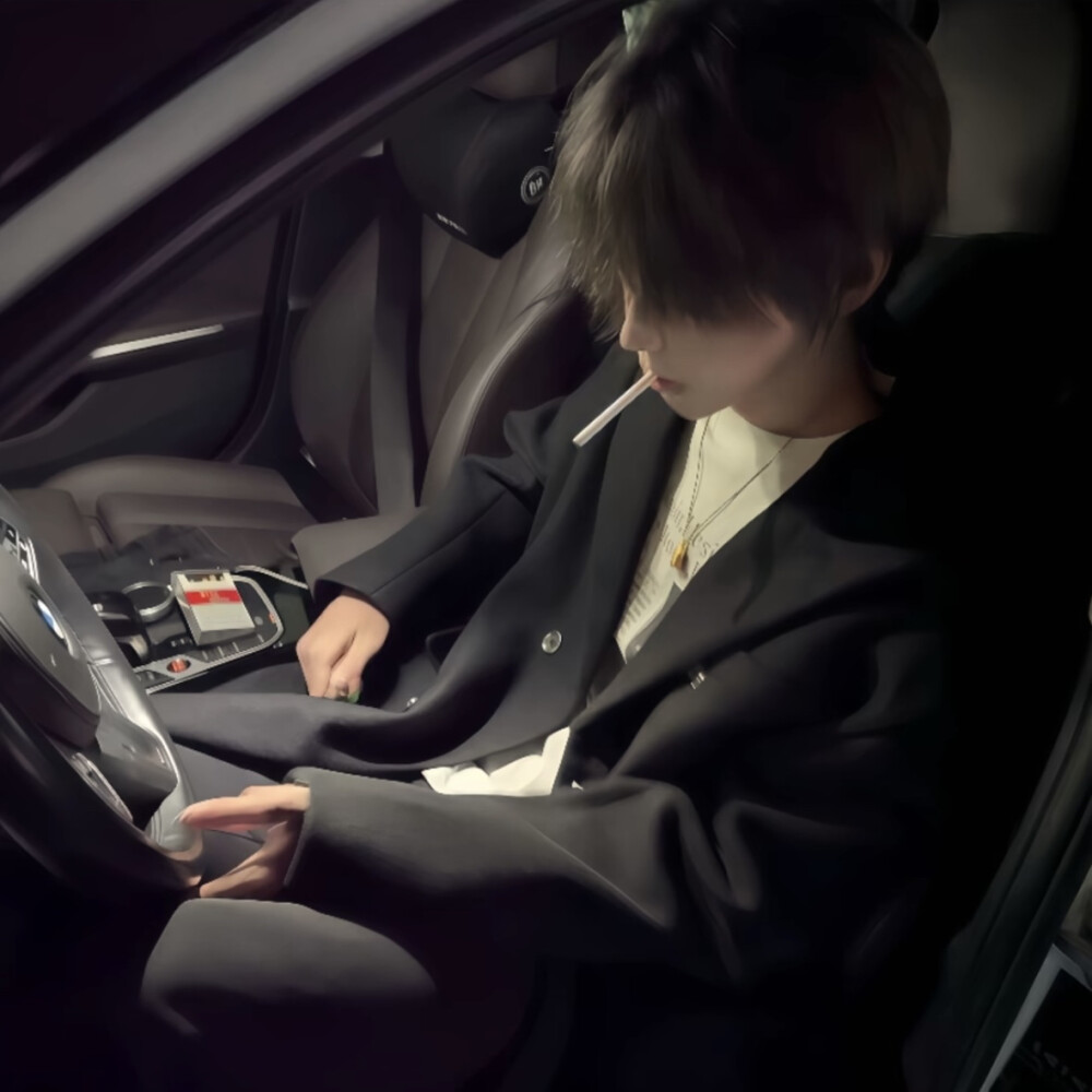 自截男头 拿图点赞关注