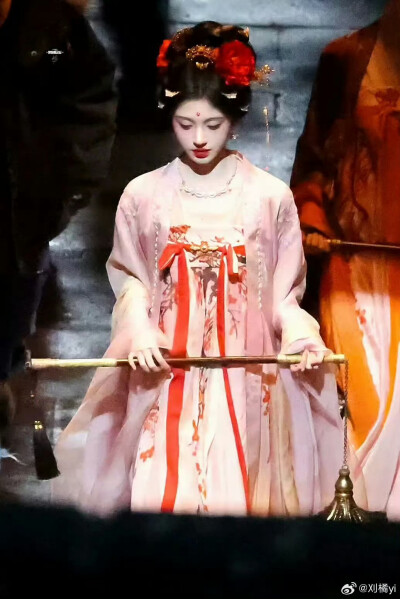 鞠婧祎