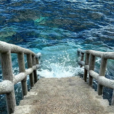 ⁰¹/盛夏 和你 在海边
한여름에 너와 바닷가에 있다