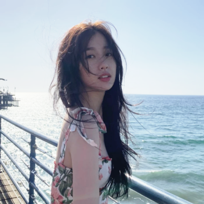 ⁰¹/盛夏 和你 在海边
한여름에 너와 바닷가에 있다
