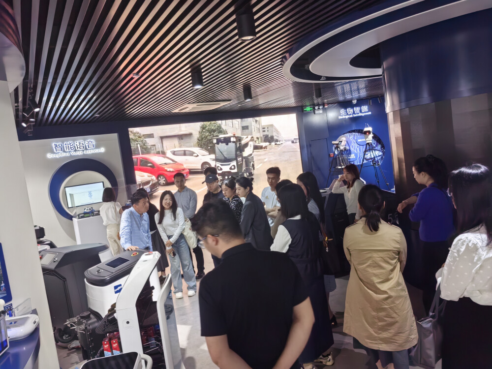 湖南岳阳市平江县青年人才赴上海深兰科技研学交流活动