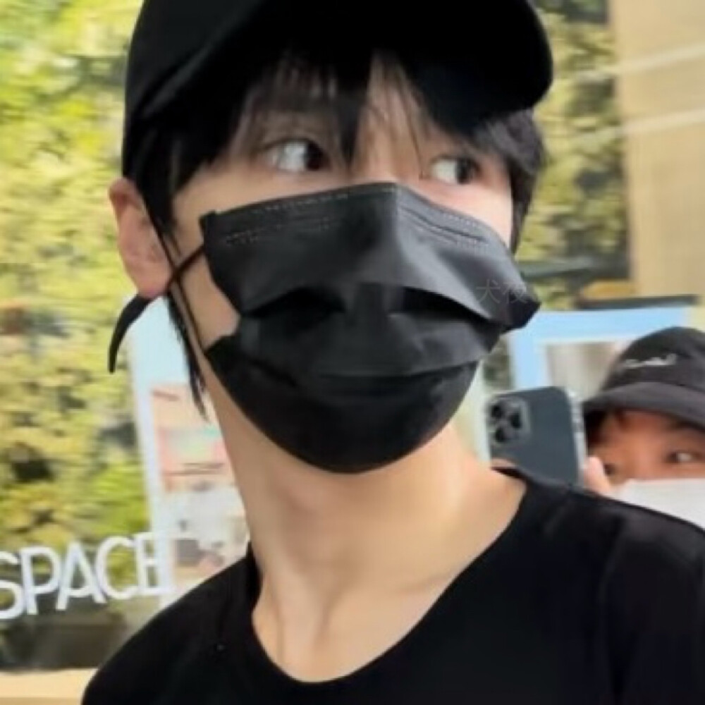 严浩翔