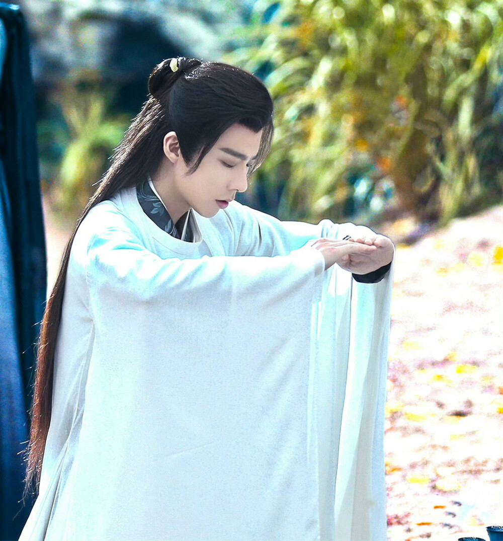 刘宇宁→洛铭西