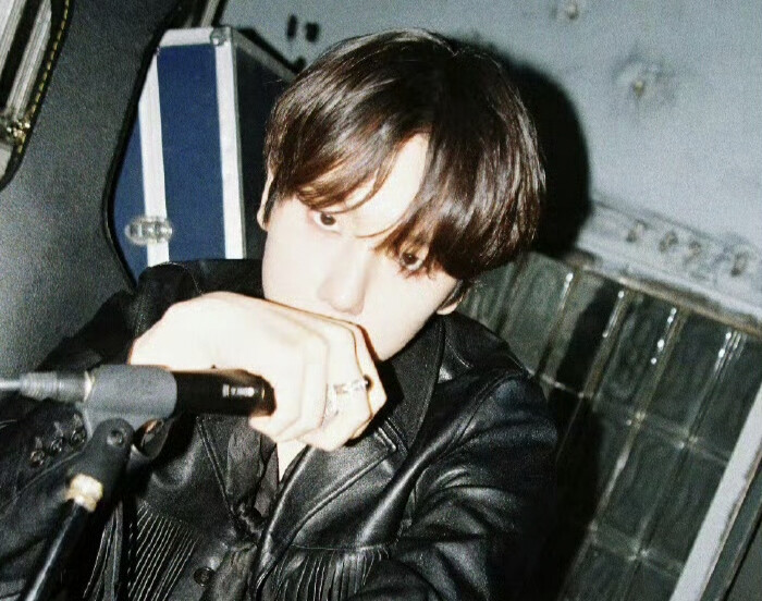 边伯贤橙光素材