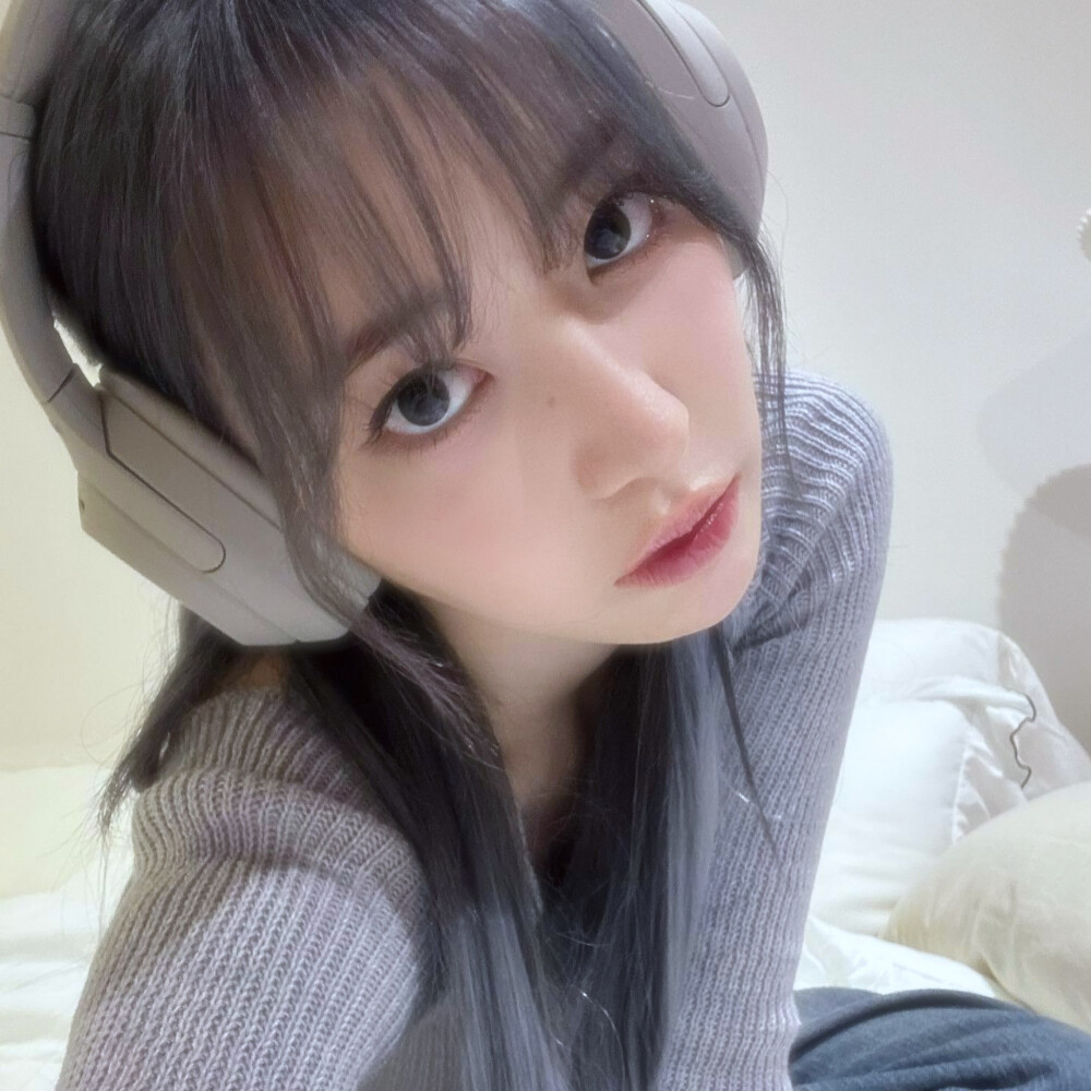 ㅎㄹ...真的疯了 完全是legend啊ㅋㅋ 漂亮到这种程度真的不是神颜吗 ㅠㅠ是路过的蚂蚁都会震惊的程度啊..以后也请幸福下去吧