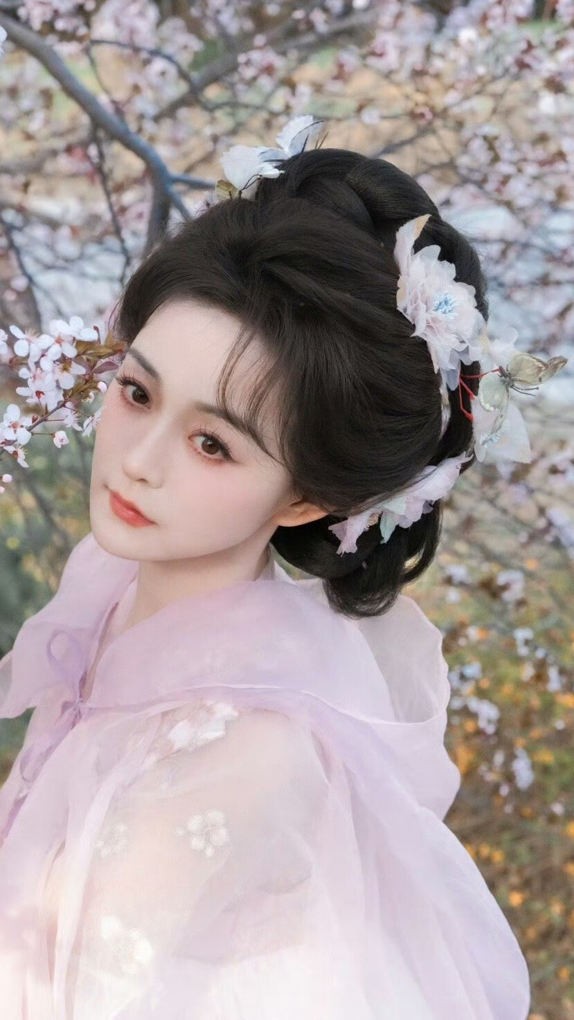 何泓姗