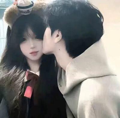 亲爱的 你可以把脆弱的一面展示给我 我不想听你说没事.