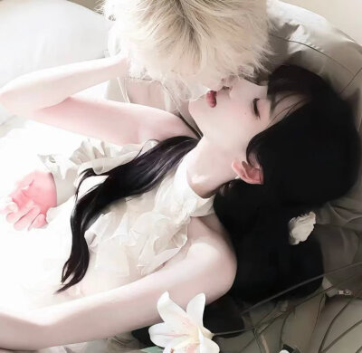 亲爱的 你可以把脆弱的一面展示给我 我不想听你说没事.