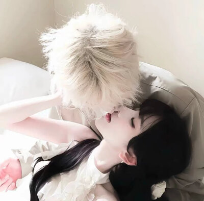 亲爱的 你可以把脆弱的一面展示给我 我不想听你说没事.