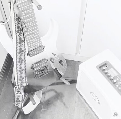 电吉他钢琴贝斯初音未来背景图