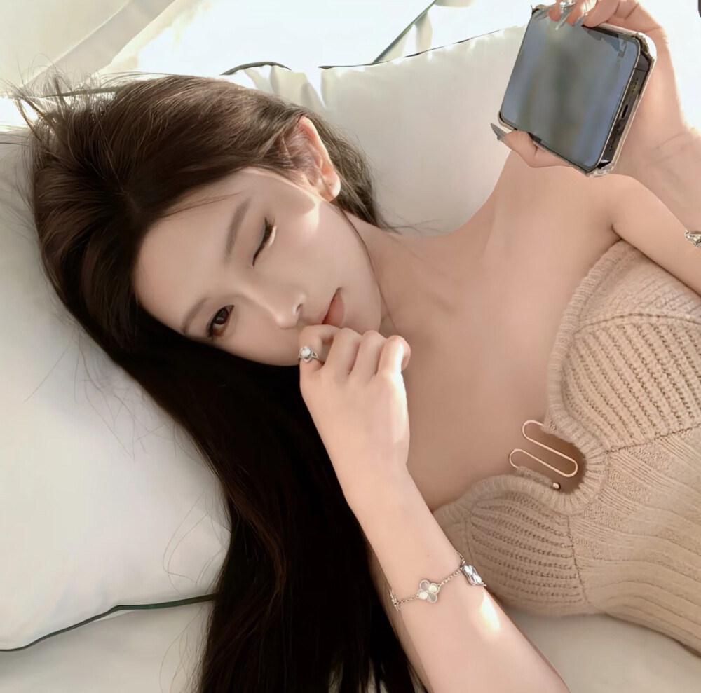 拿图点收藏加关注/不然拉黑