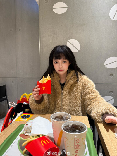 “森林的尽头是散落的光”