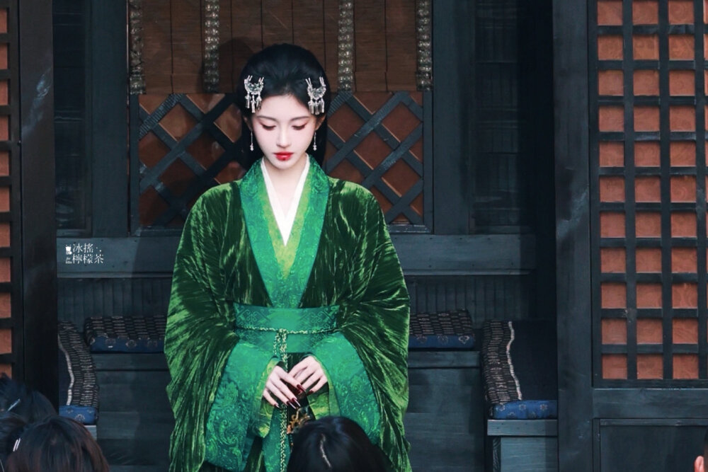 鞠婧祎月鳞绮纪