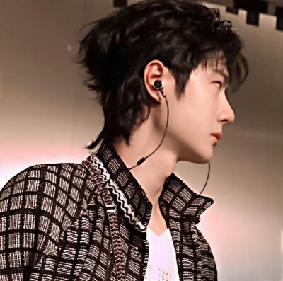 2024.8.24王一博Somebody Else's Arms【他人之怀】新歌首秀
王一博‖乐华家族十五周年演唱会