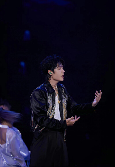 2024.8.24王一博Somebody Else's Arms【他人之怀】新歌首秀
王一博‖乐华家族十五周年演唱会