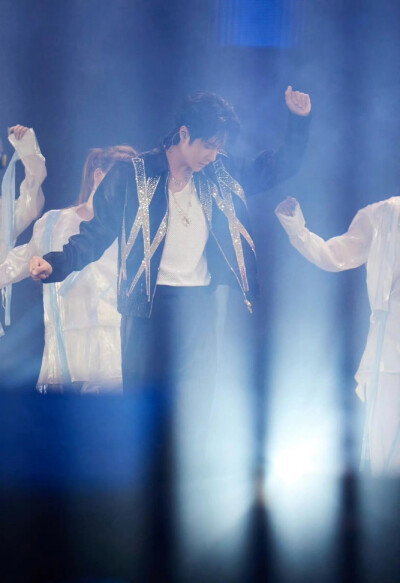 2024.8.24王一博Somebody Else's Arms【他人之怀】新歌首秀
王一博‖乐华家族十五周年演唱会