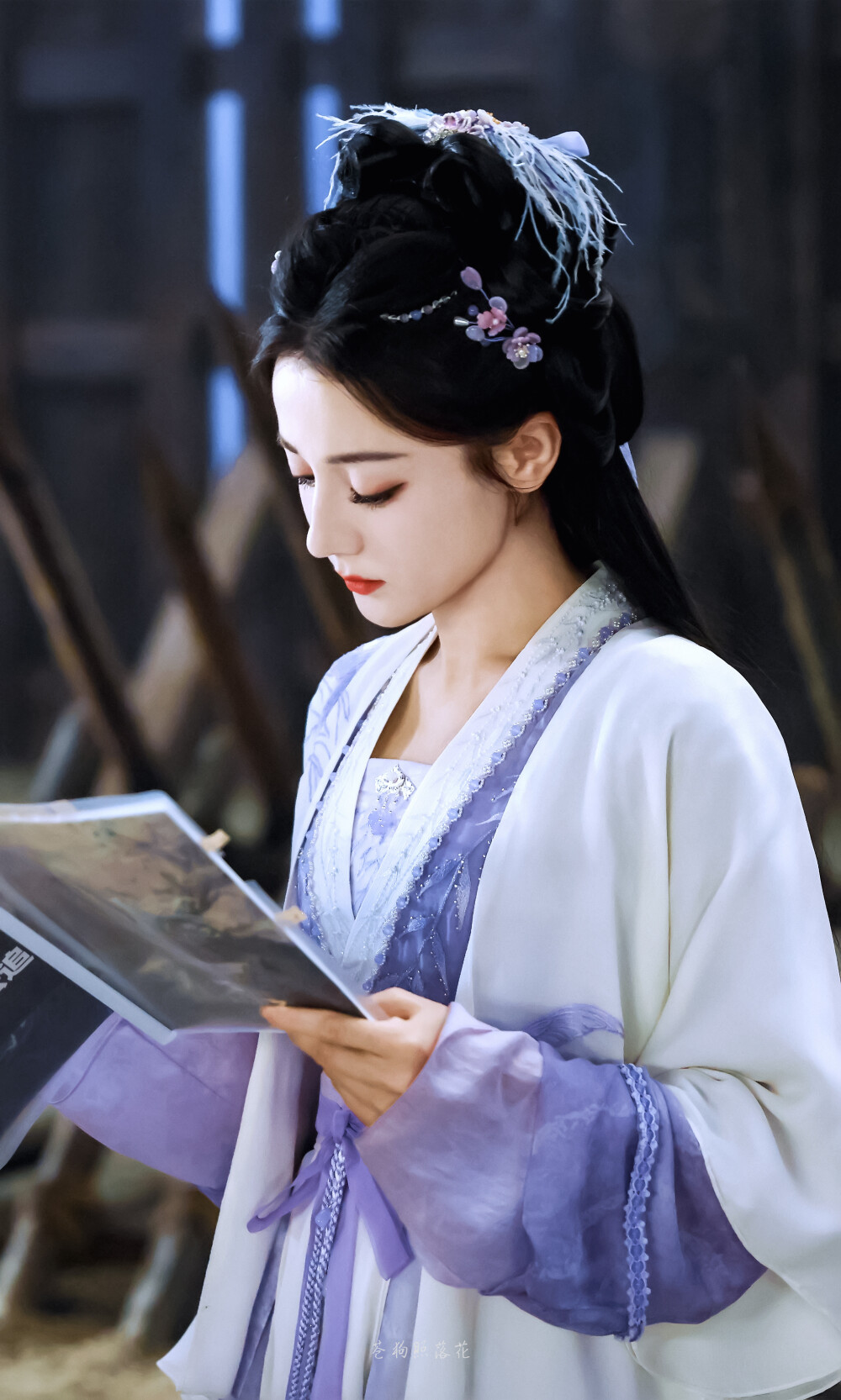 慕胥辞｜贺思慕
cr：苍狗照落花