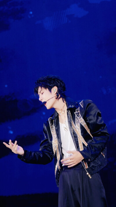 2024.8.24王一博Somebody Else's Arms【他人之怀】新歌首秀
王一博‖乐华家族十五周年演唱会