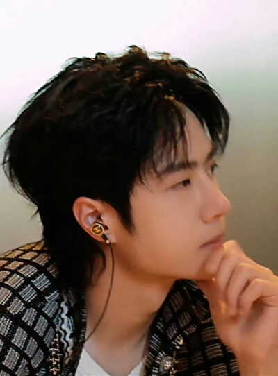 2024.8.24王一博Somebody Else's Arms【他人之怀】新歌首秀
王一博‖乐华家族十五周年演唱会